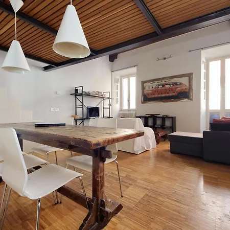 Portico Apartment Rom