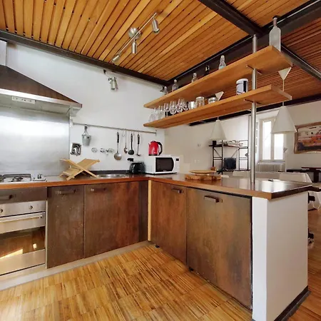 Portico Apartment *