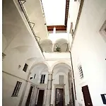 Apartment Portico *