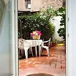 Apartment Portico Rom